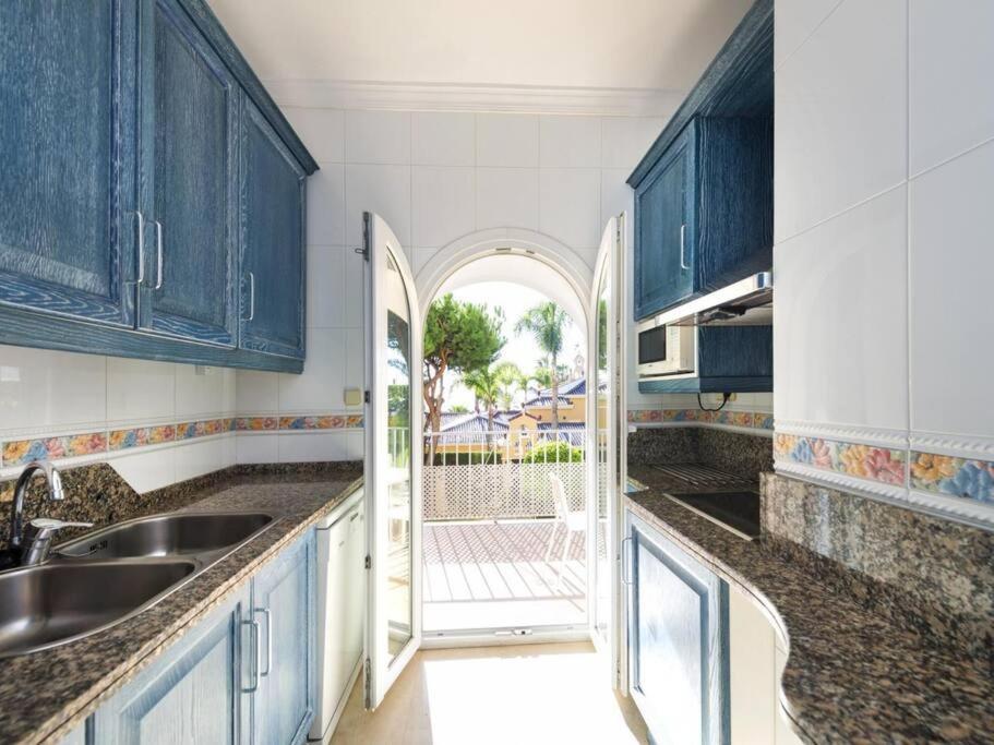 Apartment 2 Bedroom Apartment, With Sea Views, In Puerto Banus *