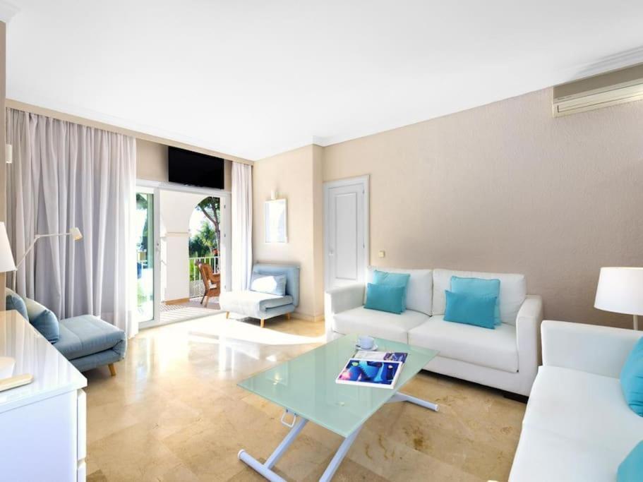2 Bedroom Apartment, With Sea Views, In Puerto Banus Apartment