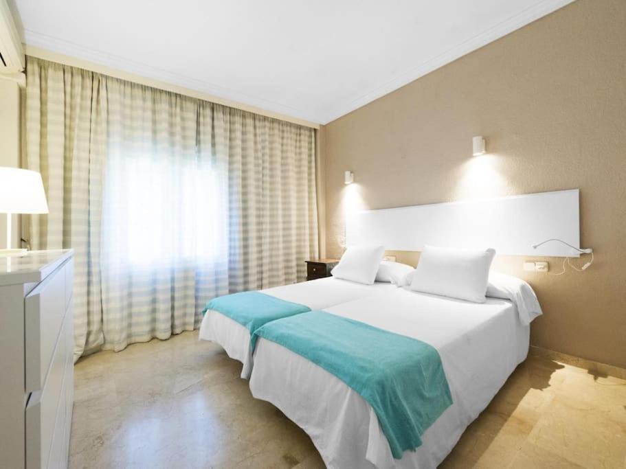 2 Bedroom Apartment, With Sea Views, In Puerto Banus Apartment Marbella