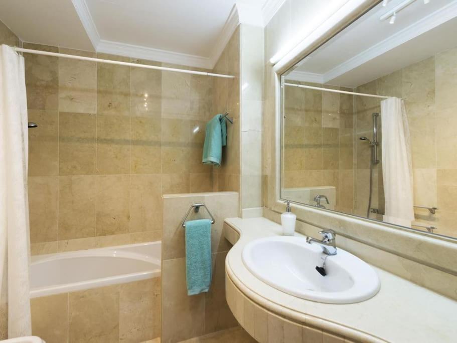 Apartment 2 Bedroom Apartment, With Sea Views, In Puerto Banus Marbella