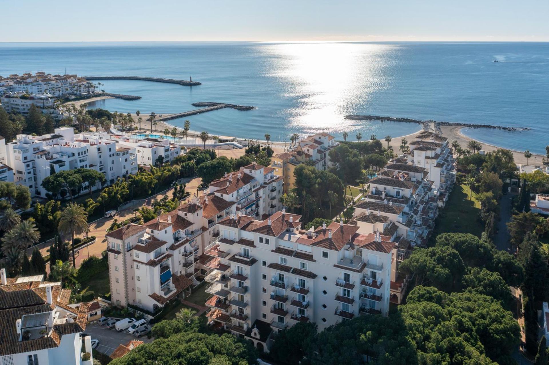 2 Bedroom Apartment, With Sea Views, In Puerto Banus Marbella