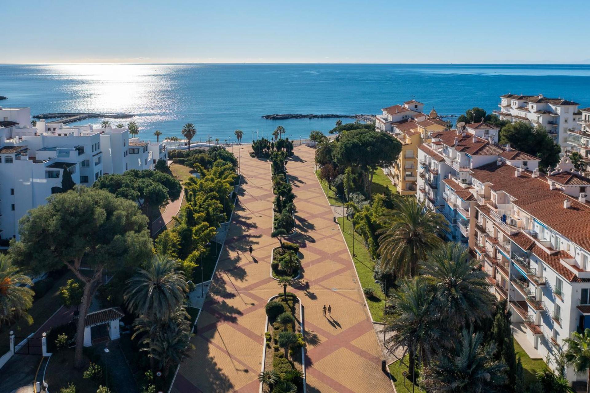 Apartment 2 Bedroom Apartment, With Sea Views, In Puerto Banus *