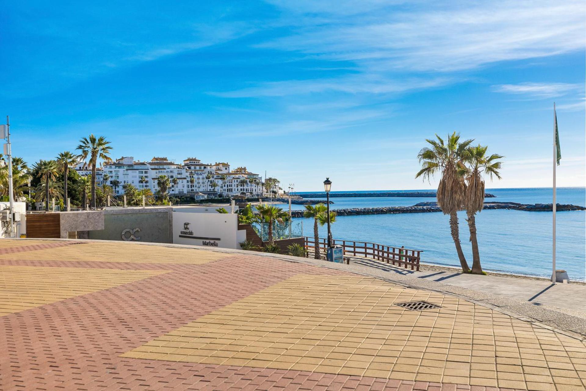 2 Bedroom Apartment, With Sea Views, In Puerto Banus Apartment Marbella