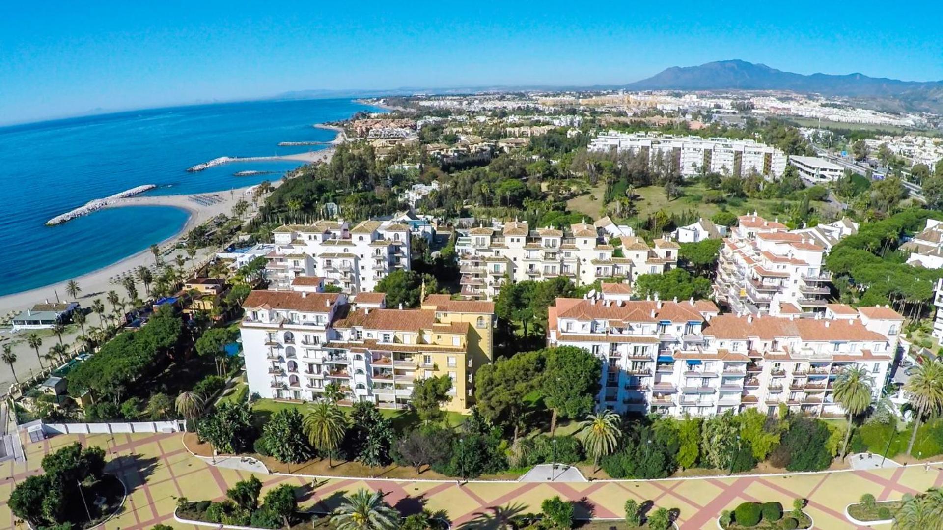 Apartment 2 Bedroom Apartment, With Sea Views, In Puerto Banus Marbella
