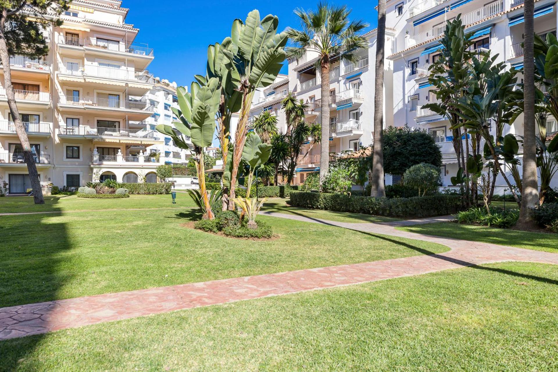 Apartment 2 Bedroom Apartment, With Sea Views, In Puerto Banus