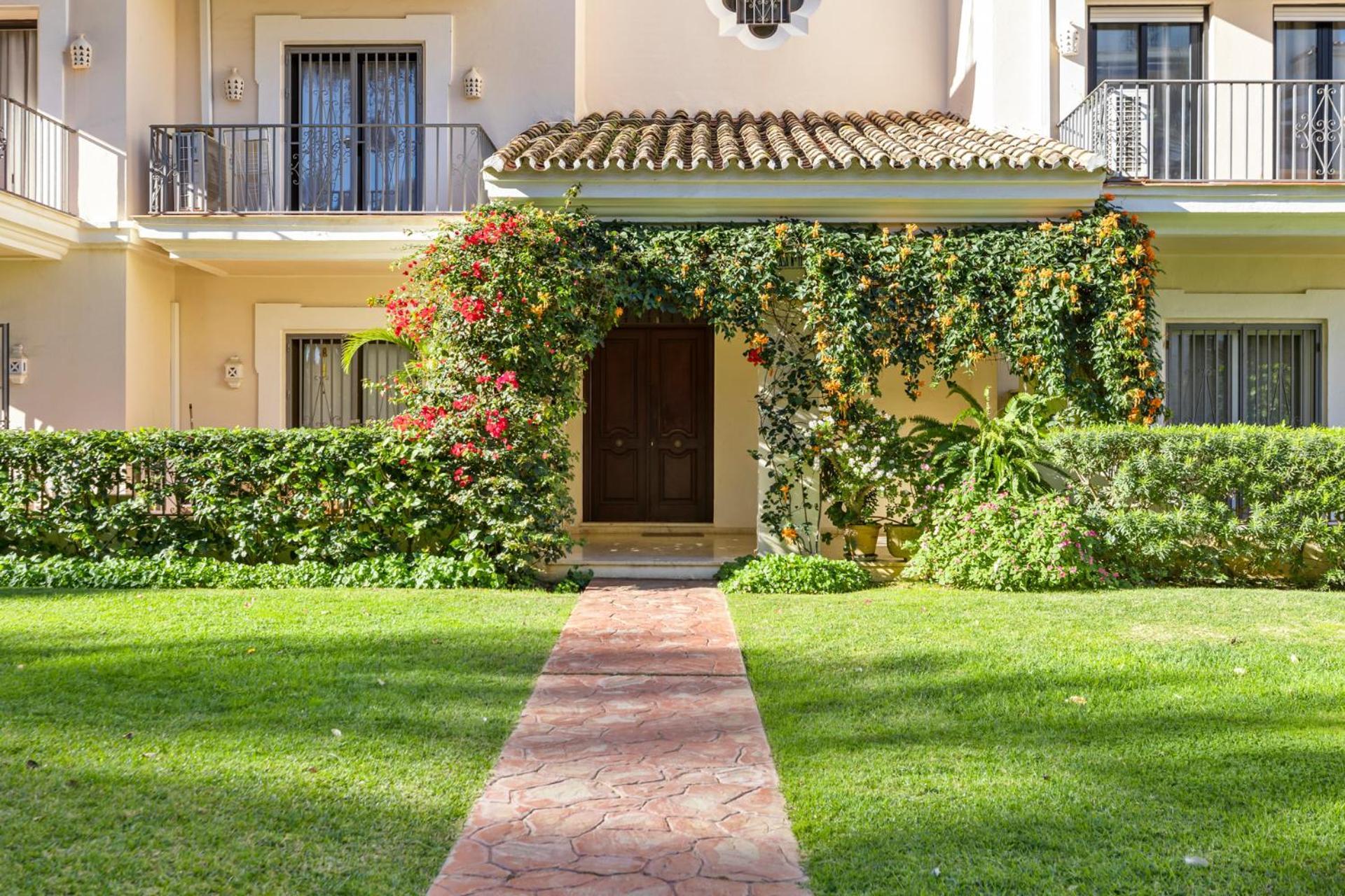 2 Bedroom Apartment, With Sea Views, In Puerto Banus Apartment