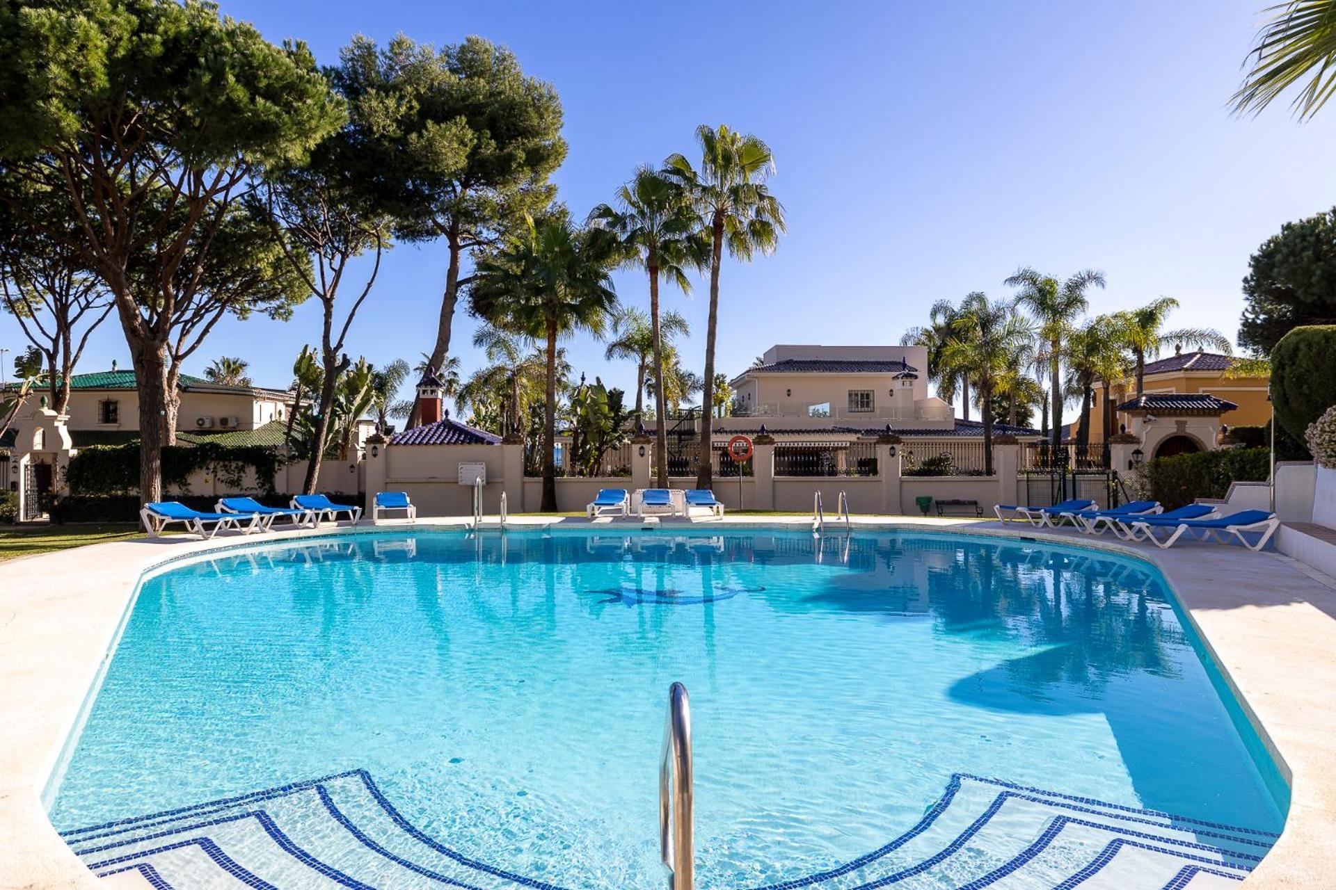 2 Bedroom Apartment, With Sea Views, In Puerto Banus Apartment