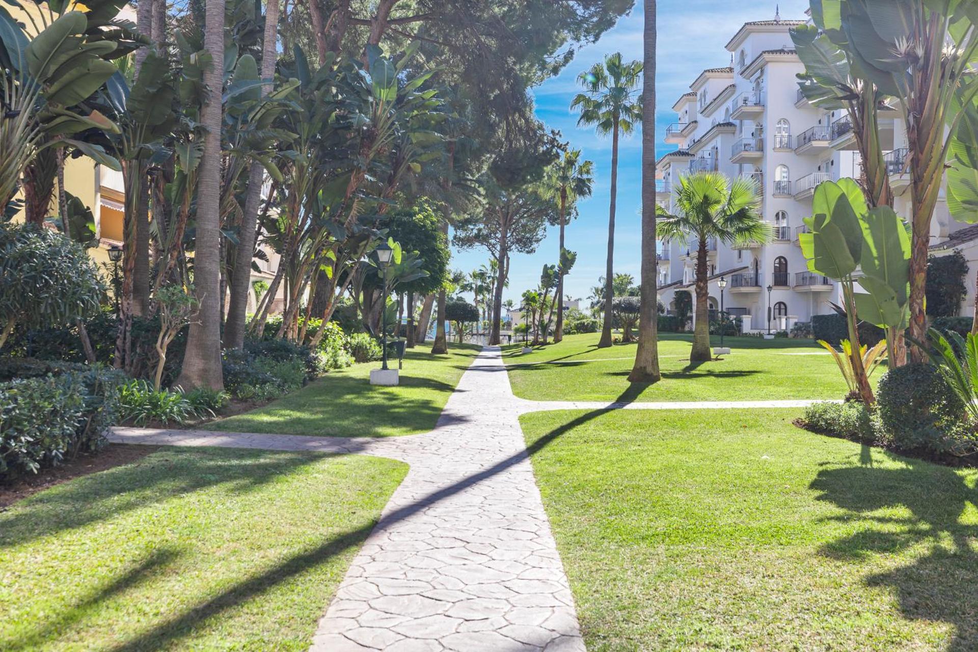 Apartment 2 Bedroom Apartment, With Sea Views, In Puerto Banus Marbella