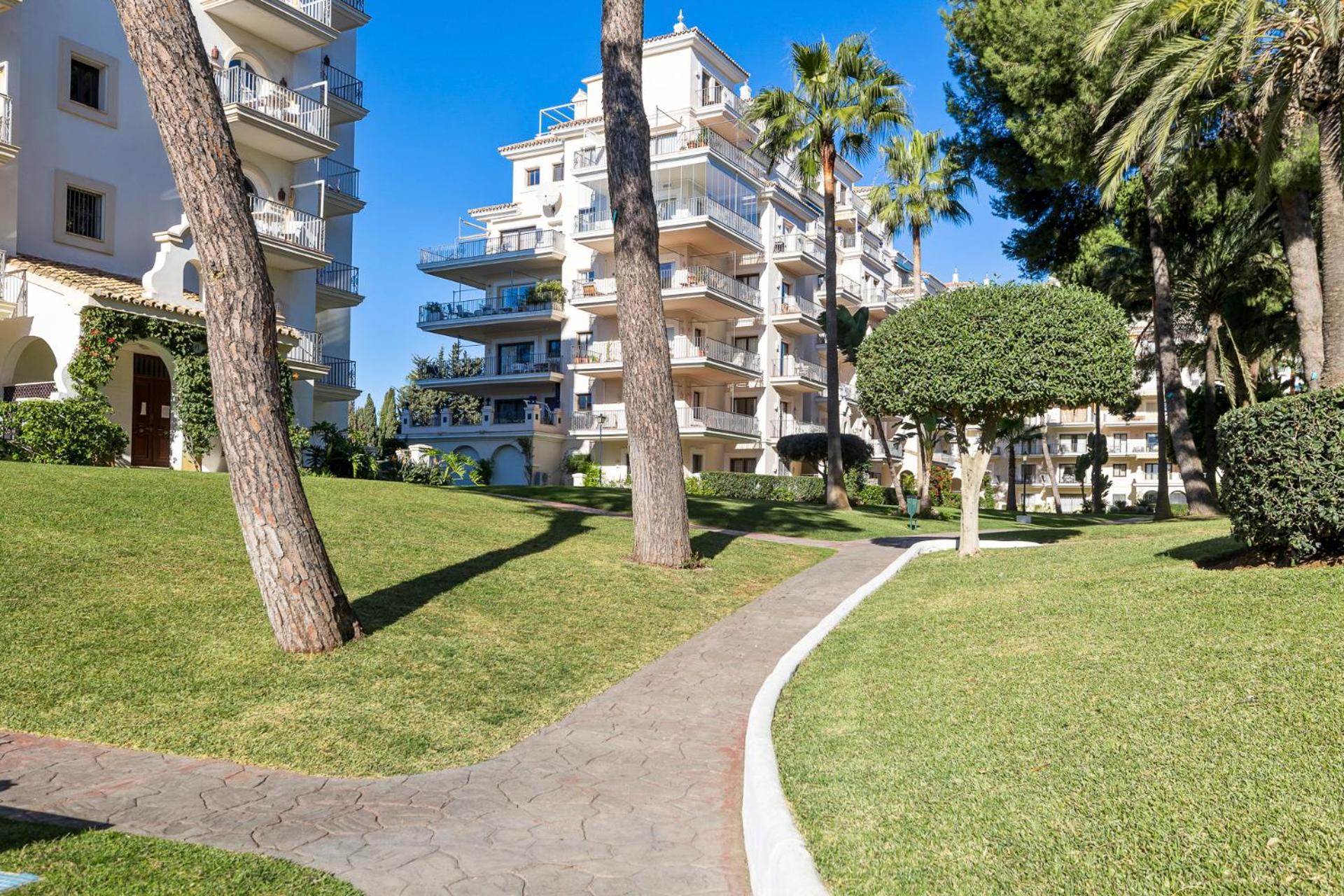 2 Bedroom Apartment, With Sea Views, In Puerto Banus * Marbella